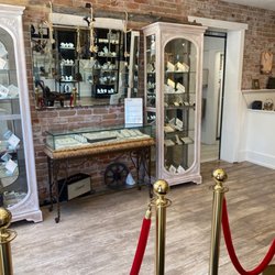 Kind Find Jewelry & Piercing - Boutique