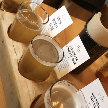 Field House Brewing - Flight of 4 - Brewpubs Near Me - Abbotsford, British Columbia Field House Brewing - Flight of 4 - Brewpubs Near Me - Abbotsford, British Columbia