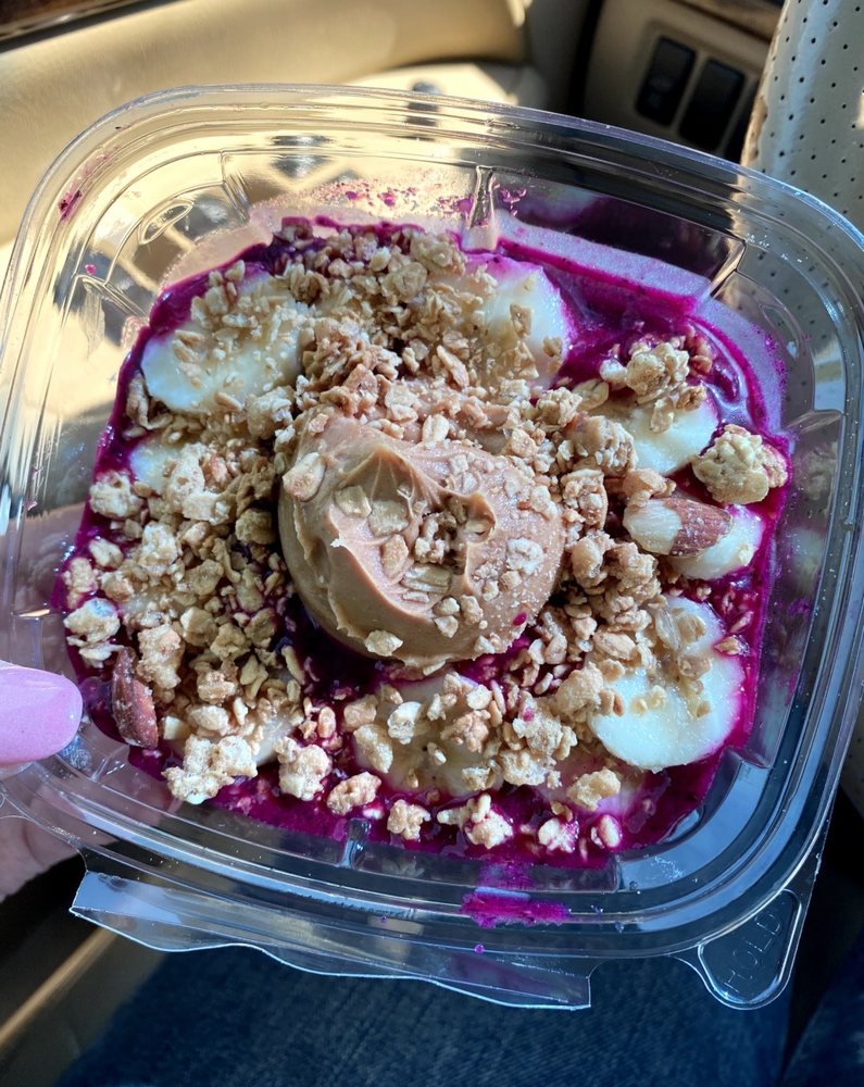 Ezy’s Smoothie Station Logo