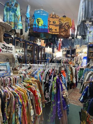 Bailey's Antiques and Aloha Shirts by null