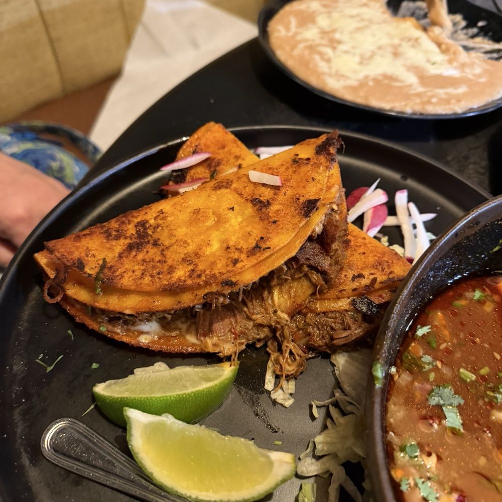 Que Pasa - Tacos de Birria Con Consome - Mexican Near Me - Bakersfield, California Que Pasa - Tacos de Birria Con Consome - Mexican Near Me - Bakersfield, California