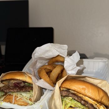 Brunch N Burger - Black n blue burger, California burger, small onion rings - Burgers Near Me - Bakersfield, California