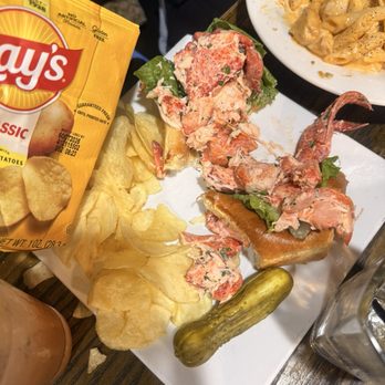 Portside Tavern - Lobster roll - American Near Me - Hyannis, Massachusetts Portside Tavern - Lobster roll - American Near Me - Hyannis, Massachusetts