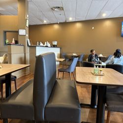 Gyro & Spice - Dining area