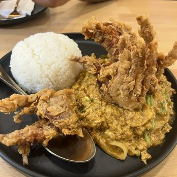 Manaao - Soft Shell Crab Yellow Curry Powder "Puu-nim Pad Phong Ga-ree" - Thai Near Me - Tustin, California