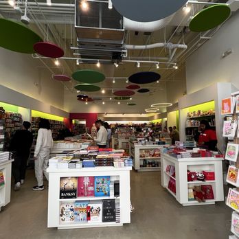 Posman Books - Bookstores Near Me - Miami, Florida