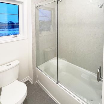 EC Door MFG - Sliding Shower Doors - Glass & Mirrors Near Me - Markham, Ontario