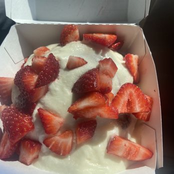 Cinnaholic - Classic with fresh strawberries yummm - Bakeries Near Me - Henderson, Nevada Cinnaholic - Classic with fresh strawberries yummm - Bakeries Near Me - Henderson, Nevada