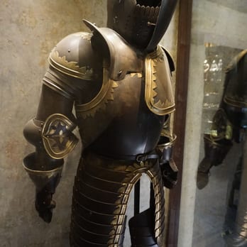 Zlatá ulička u Daliborky - Suit of armor - Landmarks & Historical Buildings Near Me - Prague, Puerto Rico