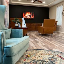Youthful Solutions - Relaxation lounge - where you can sit and leisurely fill out paperwork or read.