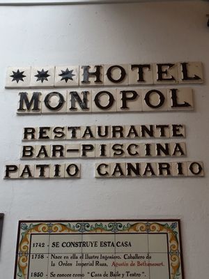 Hotel Monopol by null