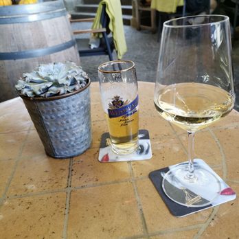 Restaurant Brudermühle - Riesling und Weismainer Pils (im kleinen Willibecher) - German Near Me - Bamberg, BY