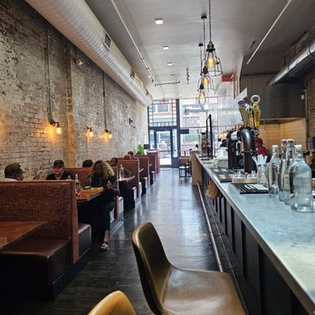 Hawkers Alley - Interior looking toward the front door - American Near Me - Cincinnati, Ohio