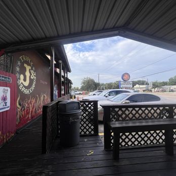 Triple J's Smokehouse - Outside seating area - Barbeque Near Me - Houston, Texas