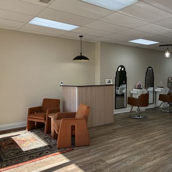 Styled By Nichole - A beautiful salon providing top tier blonding, color and hair extension services that's focused on a quality one to one client experience. - Hair Stylists Near Me - Clarksville, Tennessee Styled By Nichole - A beautiful salon providing top tier blonding, color and hair extension services that's focused on a quality one to one client experience. - Hair Stylists Near Me - Clarksville, Tennessee