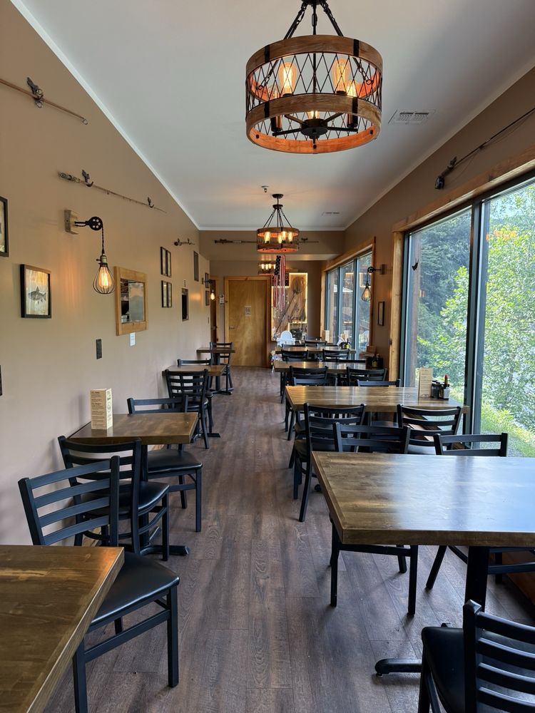 Two River Anglers Logo