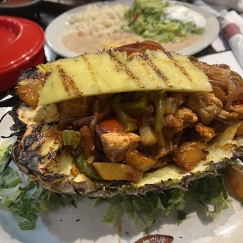 Sabor Mazatlan - Fajitas en la piña - Mexican Near Me - Avon, Colorado