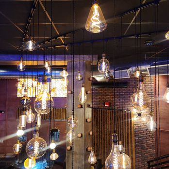 Violette's Restaurant - Lights! - Italian Near Me - Woodbridge Township, New Jersey