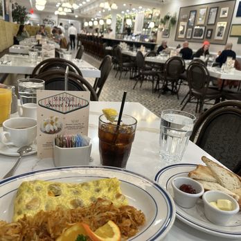 The Nassau Diner - American Near Me - Princeton, New Jersey