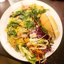 Chez José Café - NAMASTE'(OMLETTE) ASPARAGUS,SPINACH, ZUCCHINI, FETA CHEESE & SMOKED HAM