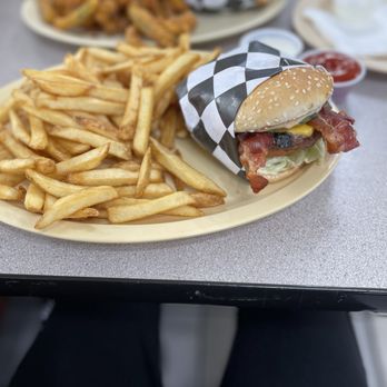 Pete's Place - Pete's best 1/4 lb cheeseburger with fries! Absolutely delicious! - Burgers Near Me - Oakhurst, California Pete's Place - Pete's best 1/4 lb cheeseburger with fries! Absolutely delicious! - Burgers Near Me - Oakhurst, California