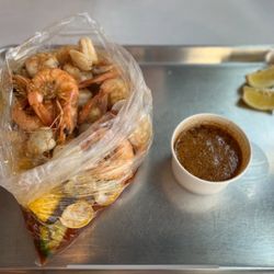 Mama's Crawfish & Seafood House - Combo II + 1 lb. Shrimp (Head-on) w/ House Special Sauce