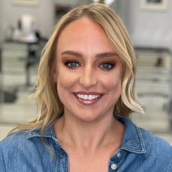 Del Beauty Box - Hair Styling & day makeup