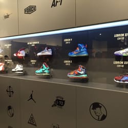 Nike 允記集團