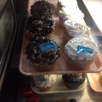 Tres Belle Cakes - Beautiful cupcakes that are not too big and not too small... just right! - Desserts Near Me - Cincinnati, Ohio