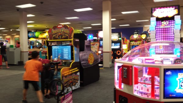Chuck E. Cheese by null