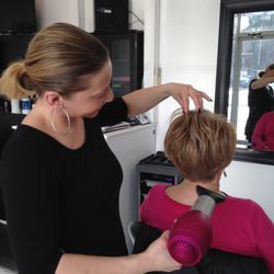 SALON GLO