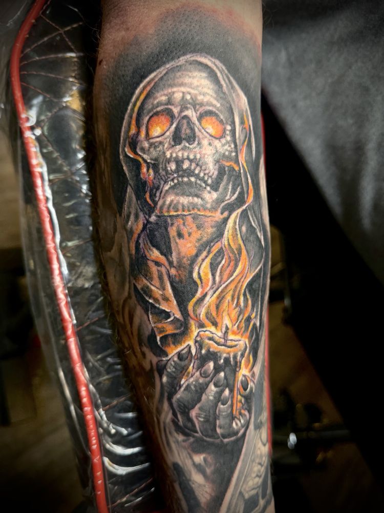 Homeward Tattoo and Body Piercing Logo