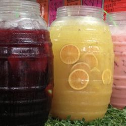 Ricas aguas frescas les ofrecemos quería Barajas