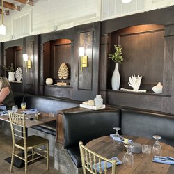 AJ's on the Creek - Inside