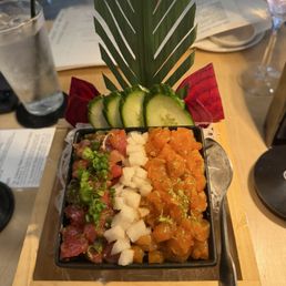 Duo blue fin tuna and salmon with pear and tasty wontons. Duo blue fin tuna and salmon with pear and tasty wontons.