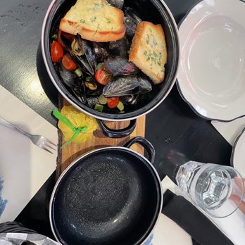 Nittis Italian Restaurant in Hell's Kitchen - Mussels Lunch - Italian Near Me - New York, New York Nittis Italian Restaurant in Hell's Kitchen - Mussels Lunch - Italian Near Me - New York, New York