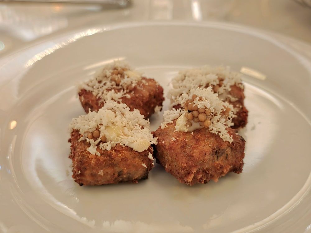 Social spots from Cassis