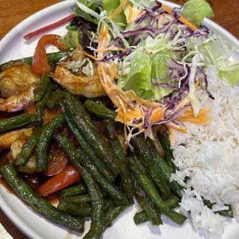 Pink Pepper - Prik Khing with shrimp lunch specials - Thai Near Me - Los Angeles, California