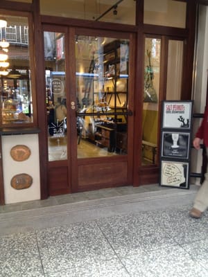 Salt Peanuts by null