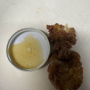 Wingbay - Look how much grease and oil was dripping off these chickens it's absolutely disgusting and tasteless. Taste like an oil spill in my mouth - Chicken Wings Near Me - Spring, Texas