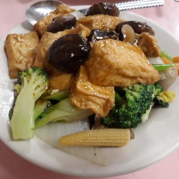 Happy Days - Braised tofu with twin mushrooms and mixed vegetables - Seafood Near Me - Honolulu, Hawaii Happy Days - Braised tofu with twin mushrooms and mixed vegetables - Seafood Near Me - Honolulu, Hawaii