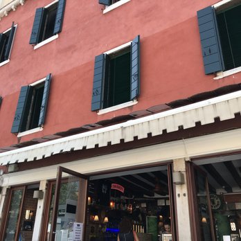 Margaret DuChamp - Pubs Near Me - Venezia, VE