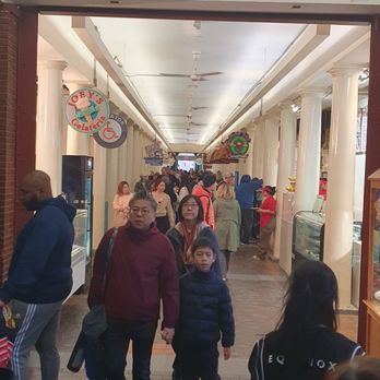Quincy Market - Indoor food court - Public Markets Near Me - Boston, Massachusetts Quincy Market - Indoor food court - Public Markets Near Me - Boston, Massachusetts