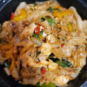 Bamboo Leaf - Chicken drunken noodles-very good, large portion, nice kick - Thai Near Me - Bradley Beach, New Jersey