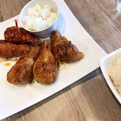 Bonchon Colony - Small size of drumsticks. Two spicy and three soy garlic.