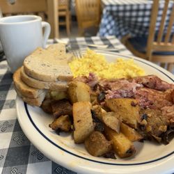 Buford's Family Restaurant - Corned beef hash plate