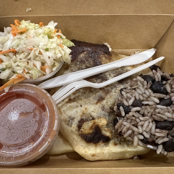 Vchos Truck - Pupusas - Salvadoran Near Me - Montebello, California