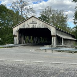 Four Seasons - Covered bridge on the way to Four Seasons