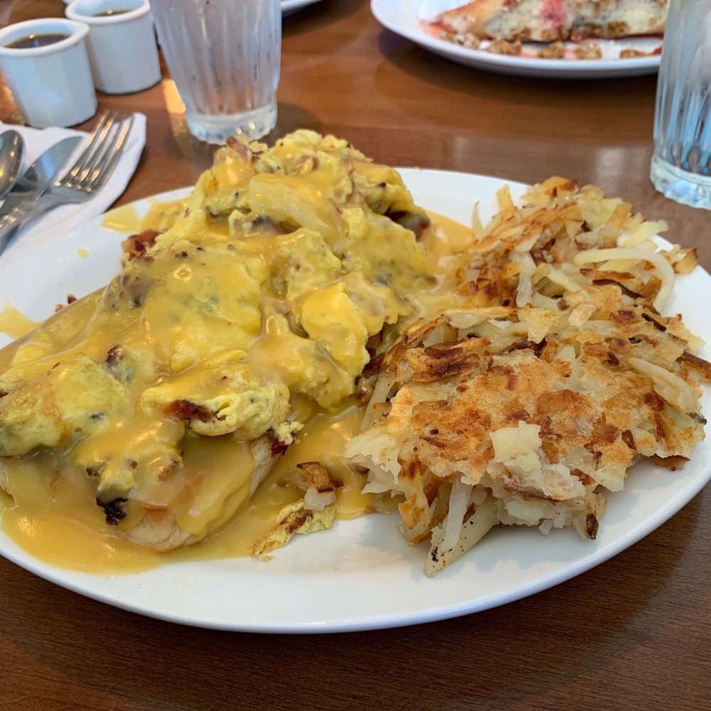 Powerhouse Grill - Eggs Benedict royale - American Near Me - Yakima, Washington Powerhouse Grill - Eggs Benedict royale - American Near Me - Yakima, Washington