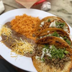 El Paraiso - Asada and Chicken tacos.